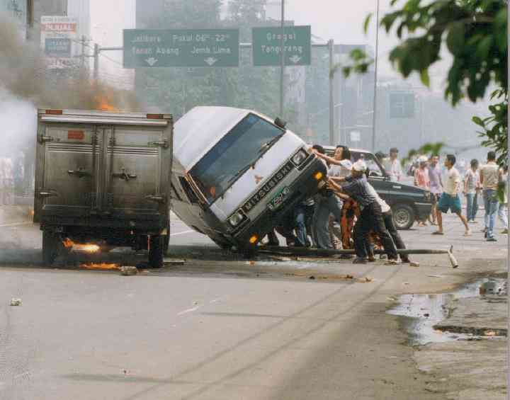 Kerusuhan Mei 1998: Tempo