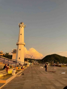 Suasana taman di Pantai Marina Labuan Bajo (Dokumentasi pribadi Asita)