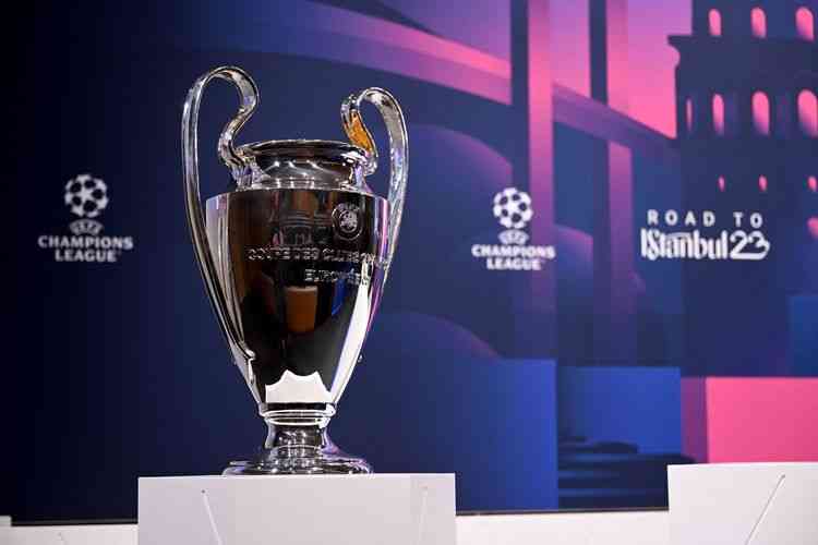 Trofi Liga Champions UEFA (Sumber: kompas.com)
