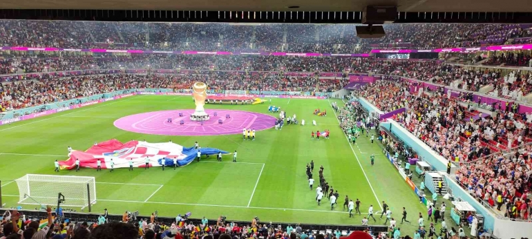 Suasana pertandingan Piala Dunia 2022 Qatar di stadion Ahmad bin Ali saat Kroasia melawan Belgia ( Dokumen pribadi penulis )