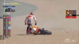 Marc Marquez terjatuh di lap ke-26 Moto GP Prancis. Sumber: @MotoGP
