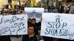 Orang-orang Syiah di Pakistan meminta berhenti pembunuhan Syiah di dalam sebuah protes. | Sumber: Financial Times