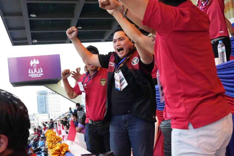 Ketua PSSI Erick Thohir rayakan gol kemenangan Timnas Indonesia atas Vietnam (Dok. PSSI.ORG)