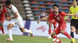 Taufanny penyelamat Indonesia dengan gol telatnya di injury time. (sumber: ANTARA FOTO/ MUHAMMAD ADIMAJA via cnnindonesia.com)