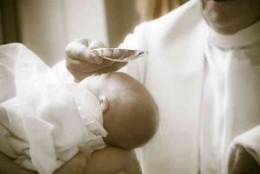 ilustrasi baptis bayi (sumber:rescathroch.org)