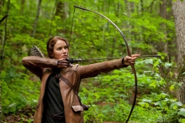 Jennifer Lawrence dalam film The Hunger Games (2012), foto dari Rotten Tomatoes.