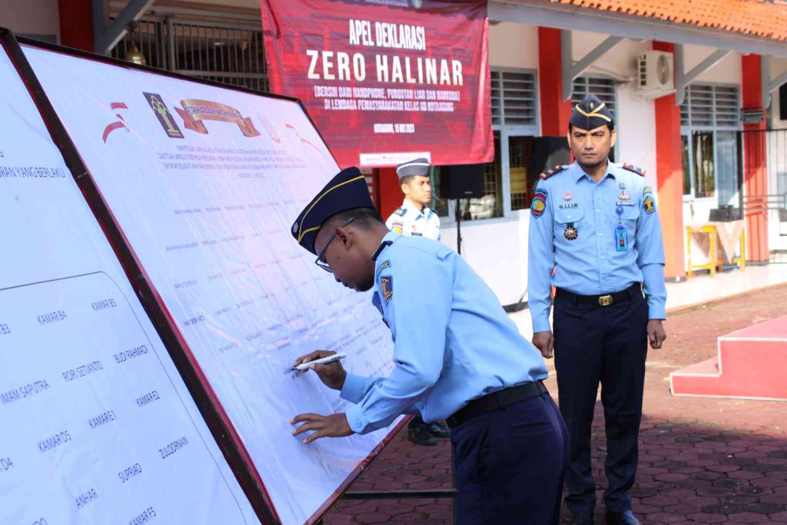 Zero Halinar, Kalapas Kotaagung Tanda Tangani Komitmen Bersama Seluruh ...