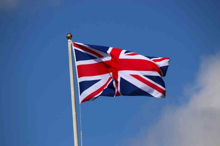 Sumber gambar: https://pixabay.com/photos/united-kingdom-flag-english-2405963/