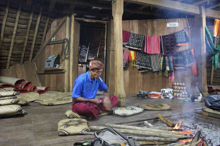 Suasana dalam rumah adat Wae Rebo (Dokumentasi Asita)