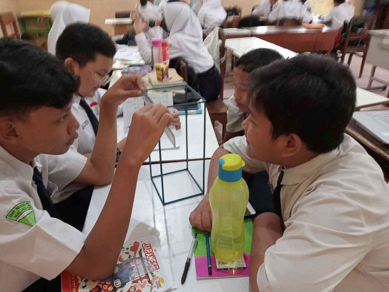 Mengukur panjang rusuk bangun ruang, dokumentasi pribadi