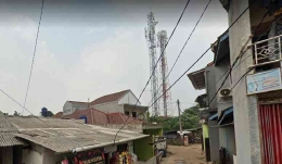 Tampak menara BTS berdiri berdampingan di Depok, Jawa Barat (sumber: dokpri/arsip)