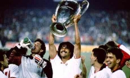 Selebrasi juara pemain AC Milan penguasa Liga Champions era akhir 1980an hingga awal 1990an/foto: UEFA.com