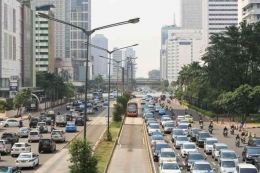 Ilustrasi kemacetan di Jakarta. (Dok. Shutterstock, dimuat kompas.com)