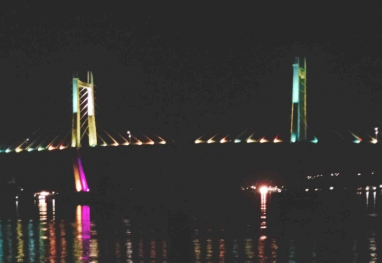 Pesona Jembatan Merah Putih di Teluk Ambon. Doc Pri