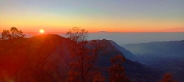Sunrise dilihat dari Puncak Pananjakan-Bromo. Sumber: Dokumentasi Pribadi