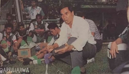 Rusdy Bahalwan saat menukangi Persebanya. foto: sejarahpersebaya.com