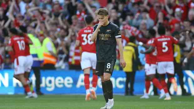 Martin Odegaard terlihat lesu ketika Arsenal tunduk 0-1 atas tuan rumah Forest (Foto Reuters/Carl Recine). 