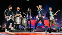 Coldplay di atas panggung | Sumber: tvOneNews.com 