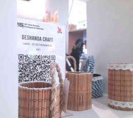 Deshanda Craft tampilkan kerajinan dari lidi pohon nipah di acara Karya Kreatif Indonesia, Transmart Pangkalpinang (26/3/2021). Foto: Dok Pribadi. 