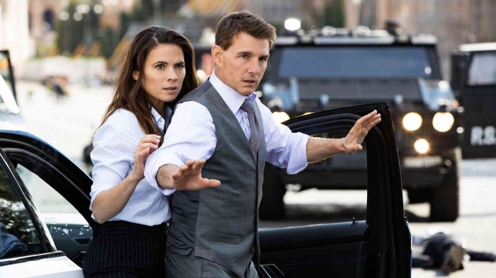 Hayley Atwell dan Tom Cruise dalam Mission: Impossible - Dead Reckoning Part One (2023), foto dari Rotten Tomatoes.