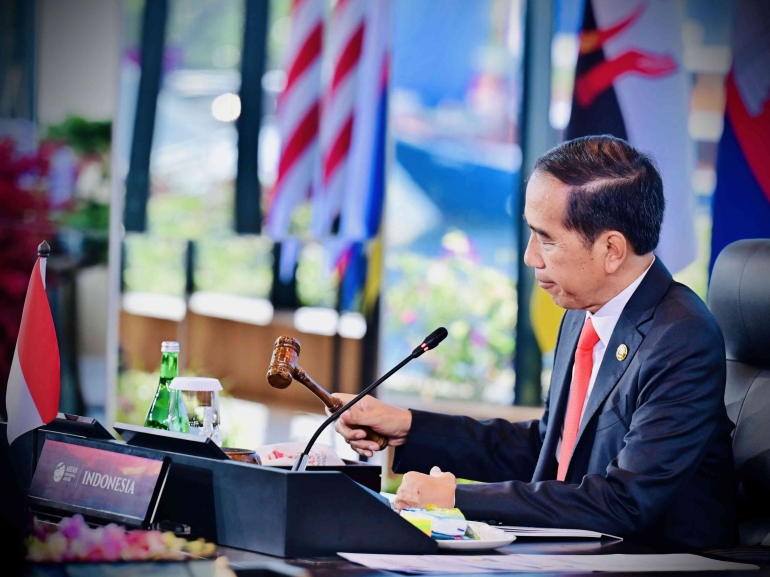 Presiden Jokowi resmi membuka KTT ASEAN ke-42. Sumber: BPMI Setpres/Laily Rachev 