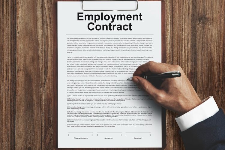 Ilustrasi kontrak kerja (Sumber: Freepik)
