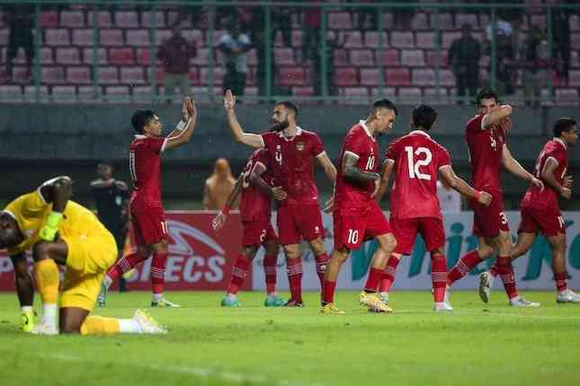 Timnas Indonesia merayakan gol Dendy Sulistyawan ke gawang Burundi, Sabtu (25/3/2023) (c) Bola.net/Bagaskara Lazuardi