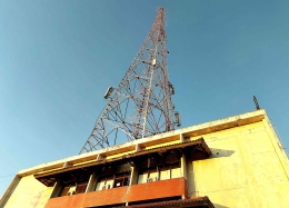 Menara antena pancar Radio PTPN tampak dari Jalan Wentar, Kebalen (Dokpri)