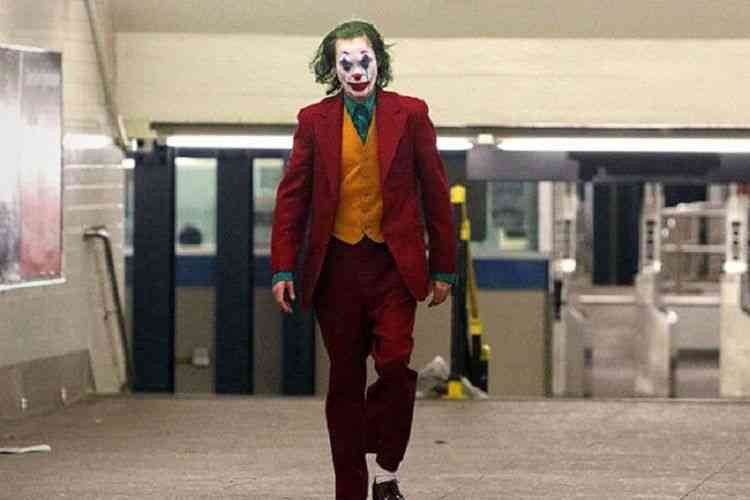 Aktor Joaquin Phoenix saat menjalani salah satu adegan film Joker di subway.(TMZ)