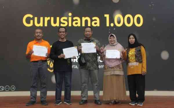 Penulis dan 4 penggiat literasi dari berbagai daerah mendapat penghargaan , saat Temu Nasional Guru Penulis di Jakarta November 2023 (foto : dokpri)