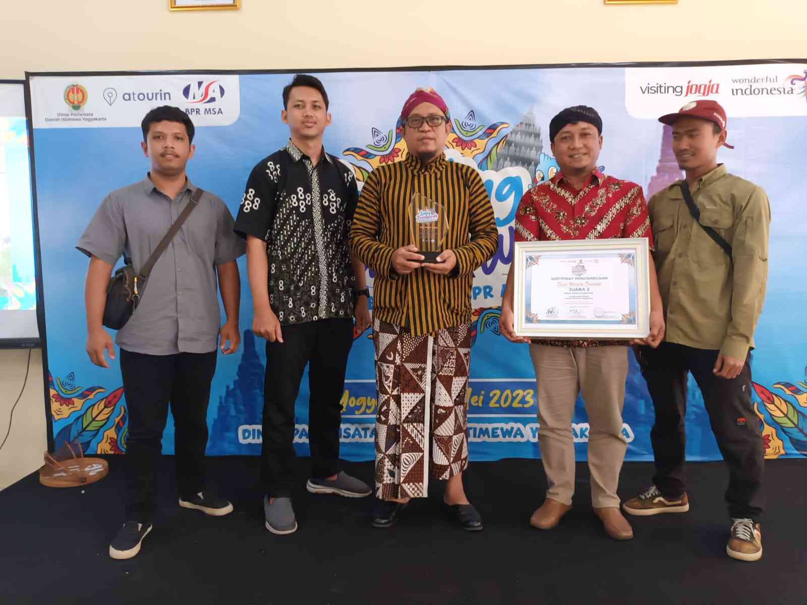 Desa Wisata Tinalah Menerima Penghargaan Juara 3 Desa Wisata ...