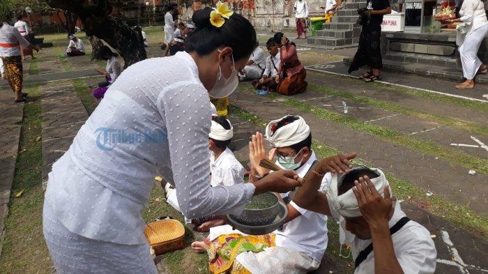 Pelaksanaan persembahyangan Pagerwesi di Pura Jagatnatha Denpasar, Rabu, 30 Maret 2022| Tribun Bali/Putu Supartika
