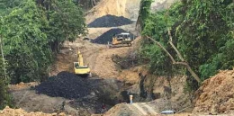 Tambang batu bara di Kalimantan. Sumber: beritakaltim.co