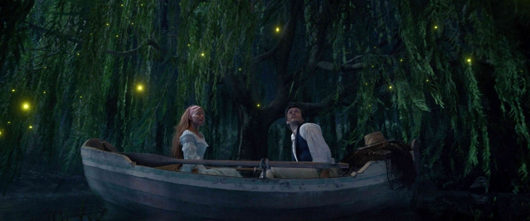 Halle Bailey dan Jonah Hauer-King dalam The Little Mermaid (2023), foto dari Disney via Rotten Tomatoes.