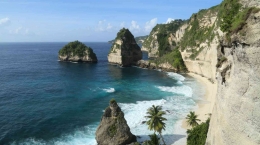 Pemandangan Pantai Diamond. Sumber : Dokumen Pribadi