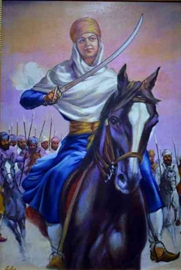 Sumber Gambar: https://commons.wikimedia.org/wiki/File:Mai_Bhago_-SikhHeritageMuseum.jpg