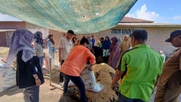 Pelatihan Pembuatan Pupuk Organik Bagi Kelompok Tani di Nagari Padang Toboh Ulakan, Kecamatan Ulakan Tapikih, Kabupaten Padang Pariaman (Dokpri)