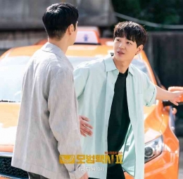 adegan Kim Do-ki bersama On Ha-jun di Taxi Driver season 2 (dok. akun IG: @sbsdrama.official)