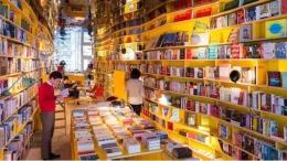 Pengalamanku 15 Tahun Membuka Toko Buku, Cukup Sampai di Situ (gambar: bbc.com)