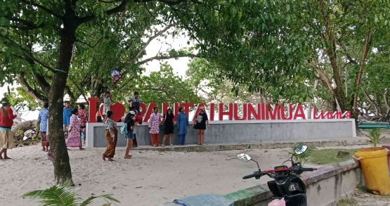 Destinasi pemandian Pantai Liang. Dokumentasi pribadi