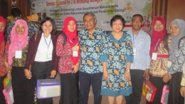 Foto Jack Mite bersama Guru Ku (Prof Hera dan Prof Duran) saat belajar di Program Pascasarjana Universitas Negeri Malang (DokPri)