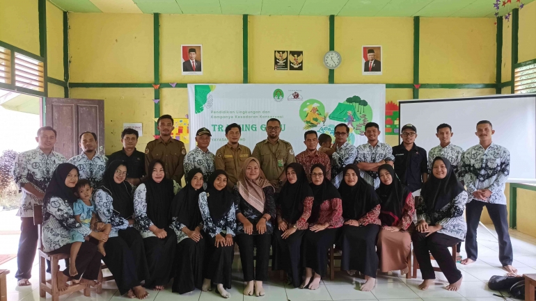 Guru-guru yang mengikuti training guru. (Foto : Yayasan Palung).