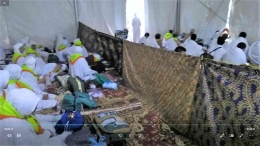 Ilustrasi suasana di tenda saat wukuf di Arofah musim haji tahun 2019. Doc. pribadi