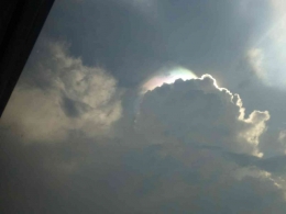 Fenomena cloud iridescence di langit Mojokerto pada 1 Mei 2023. Foto: Dokumen pribadi
