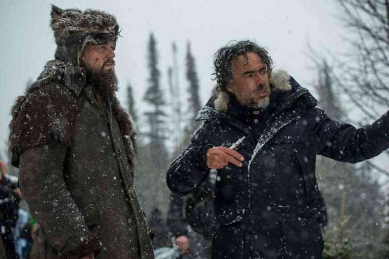 Leonardo DiCaprio dan Alejandro G. Inarritu dalam The Revenant (2015), foto dari IMDb.