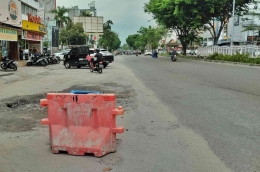 Ruas Jalan Sudirman yang merupakan jalan strategis yang membelah Kota Pekanbaru. (foto Akbar Pitopang)