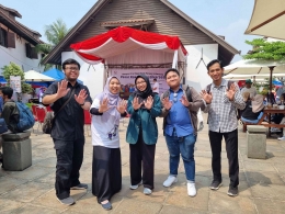 Pengurus FIM Jakarta saat mengujungi stan UMKM pada acara Pasar Rakyat Mustikarasa di sekitaran Museum Bahari Jakarta/Dok FIM Jakarta