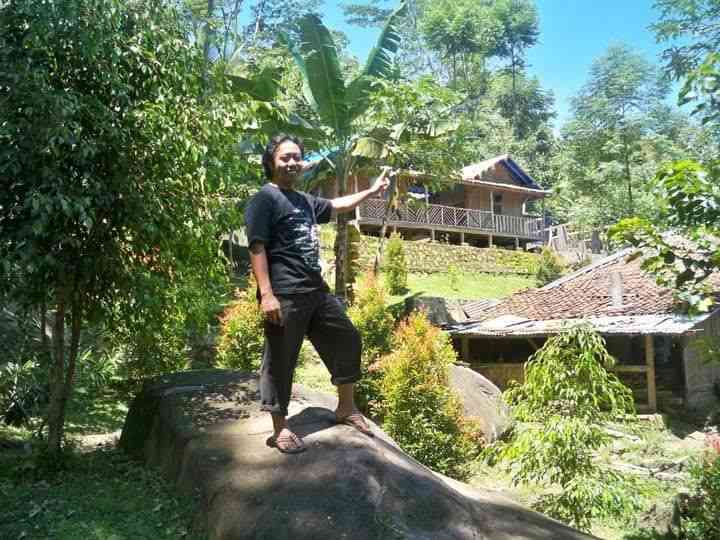 saung sederhana di belakang sana ( foto: wibhyanto/dokumen pribadi)