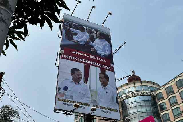 Baliho Prabowo dan Presiden Joko Widodo|dok. Haya Syahira/kumparan.com