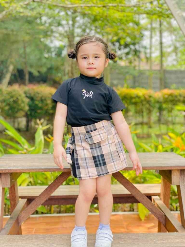 Gaya casual Nilo yang simple namun mampu mencuri perhatian   -   Foto via Daring